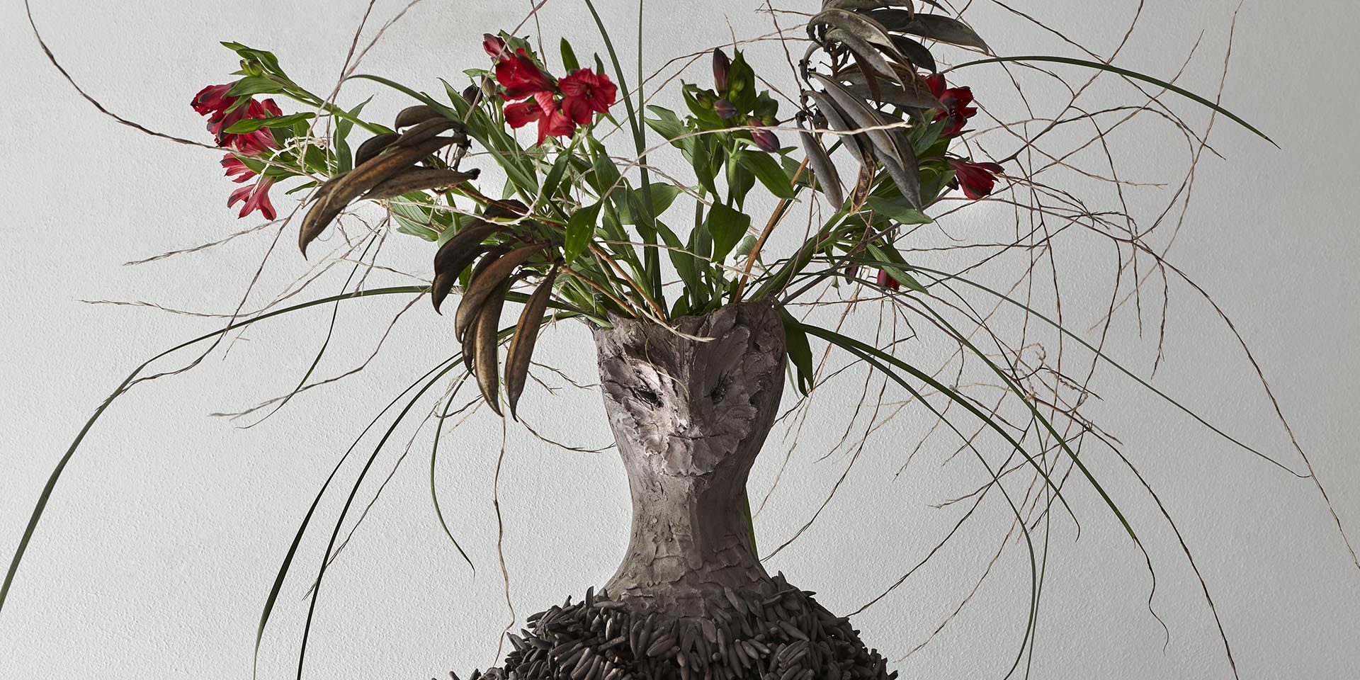 Chiara Camoni Sister (Hut), 2022 (detail) Iron, black terracotta, fresh and dry flowers 220 x 140 x 150 cm Courtesy the artist Nicoletta Fiorucci Collection Photo Camilla Maria Santini